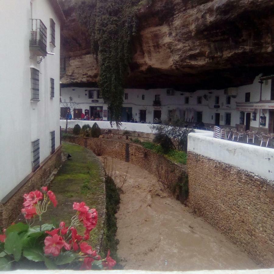 شقة La Casa Del Rio Setenil De Las Bodegas المظهر الخارجي الصورة